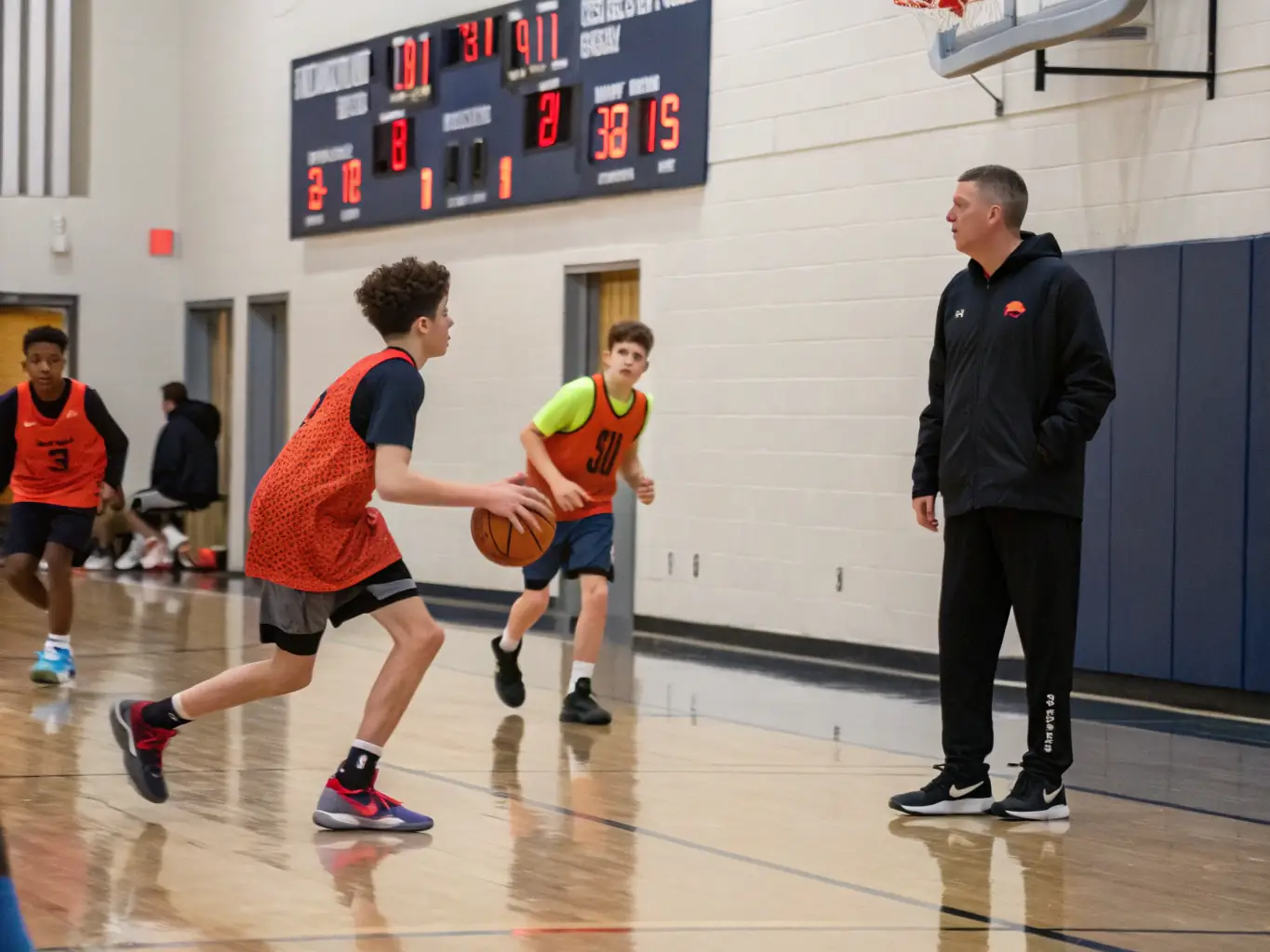 A photograph of a group of teenagers participating in a basketball clinic, focusing on skill development and teamwork, organized by JEUNESSE ET SPORTS DE TALIZAT.